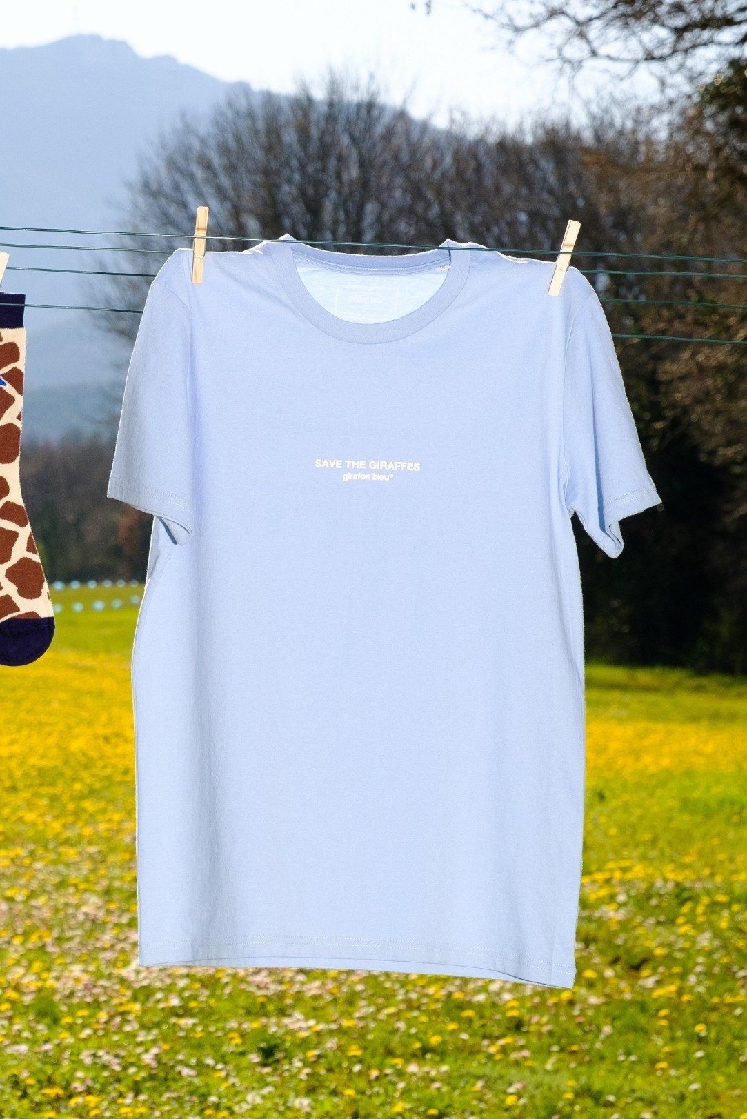 Tee-shirt "Save the giraffes" coton bio -  bleu ciel girafon bleu